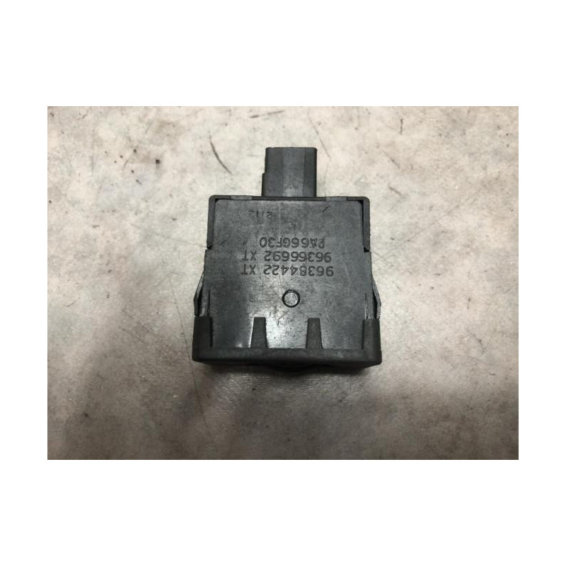 Commande de reglage hauteur de phare PEUGEOT  d’occasion