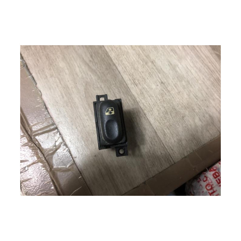 Interrupteur de leve vitre RENAULT  d’occasion