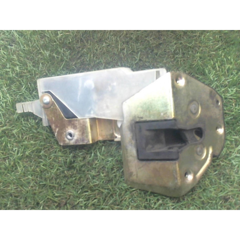 Serrure de porte laterale droite PEUGEOT 806 d’occasion