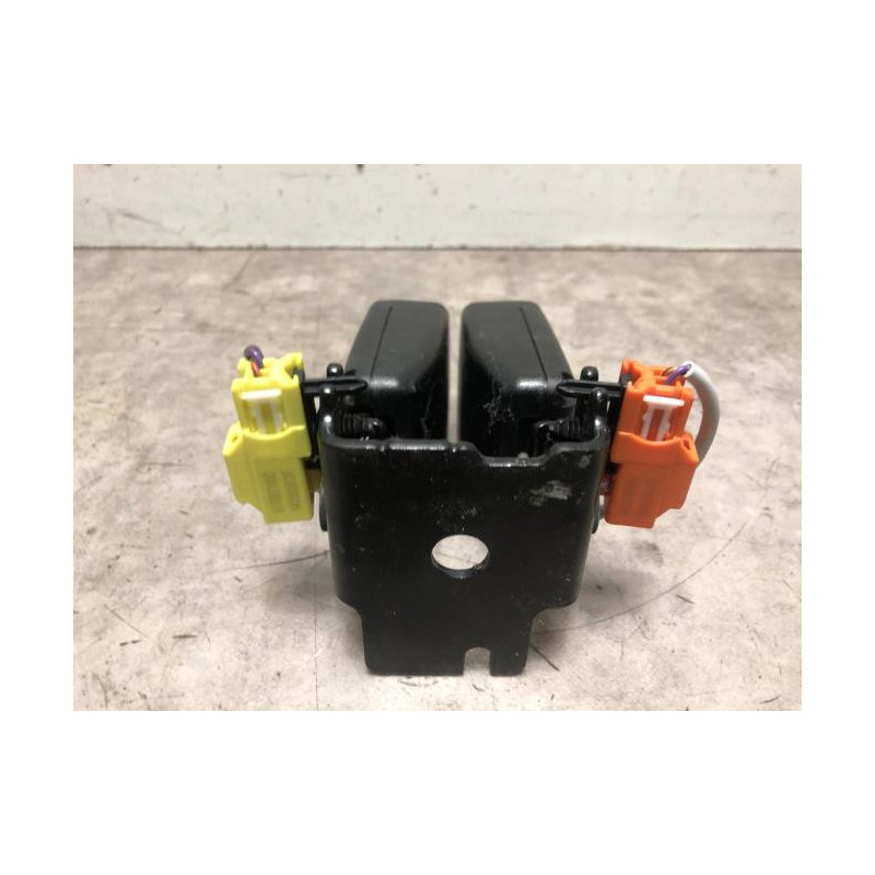 Attache ceinture arriere gauche VOLVO V 40 2 PHASE 1 BREAK d’occasion