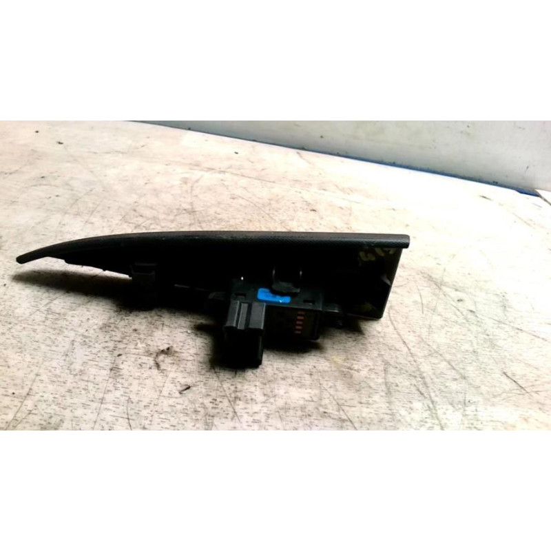 Interrupteur de leve vitre arriere droit NISSAN NOTE 1 PHASE 1 d’occasion