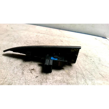 Interrupteur de leve vitre arriere droit NISSAN NOTE 1 PHASE 1 d’occasion