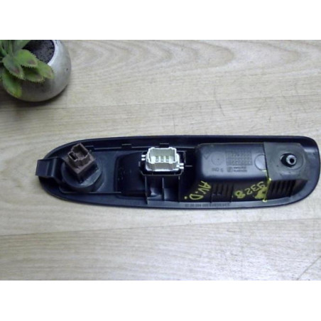 Interrupteur de leve vitre avant droit RENAULT CLIO 2 PHASE 2 d’occasion