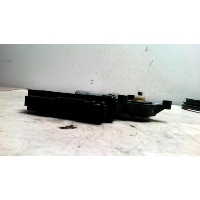 Moteur leve vitre arriere droit AUDI A4 2 AVANT PHASE 1 BREAK d’occasion
