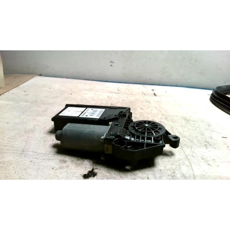 Moteur leve vitre arriere droit AUDI A4 2 AVANT PHASE 1 BREAK d’occasion