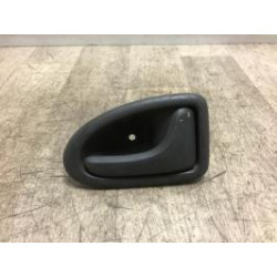 Poignee interieur arriere droit RENAULT SCENIC 1 PHASE 2 d’occasion