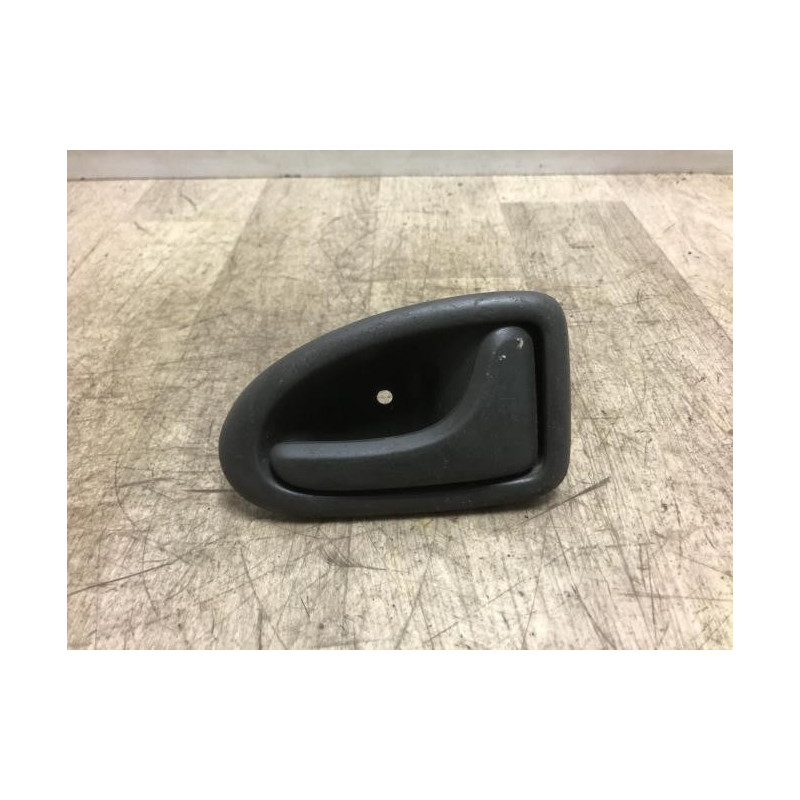 Poignee interieur arriere droit RENAULT SCENIC 1 PHASE 2 d’occasion