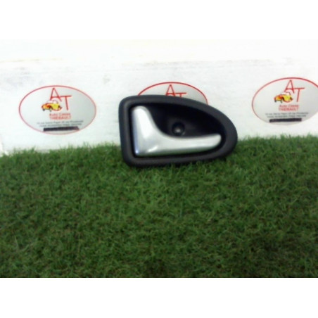 Poignee interieur avant droit RENAULT CLIO II PHASE 3 d’occasion