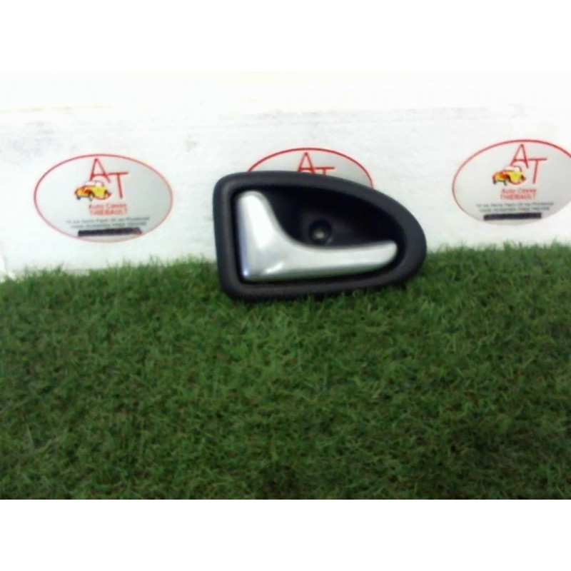Poignee interieur avant droit RENAULT CLIO II PHASE 3 d’occasion