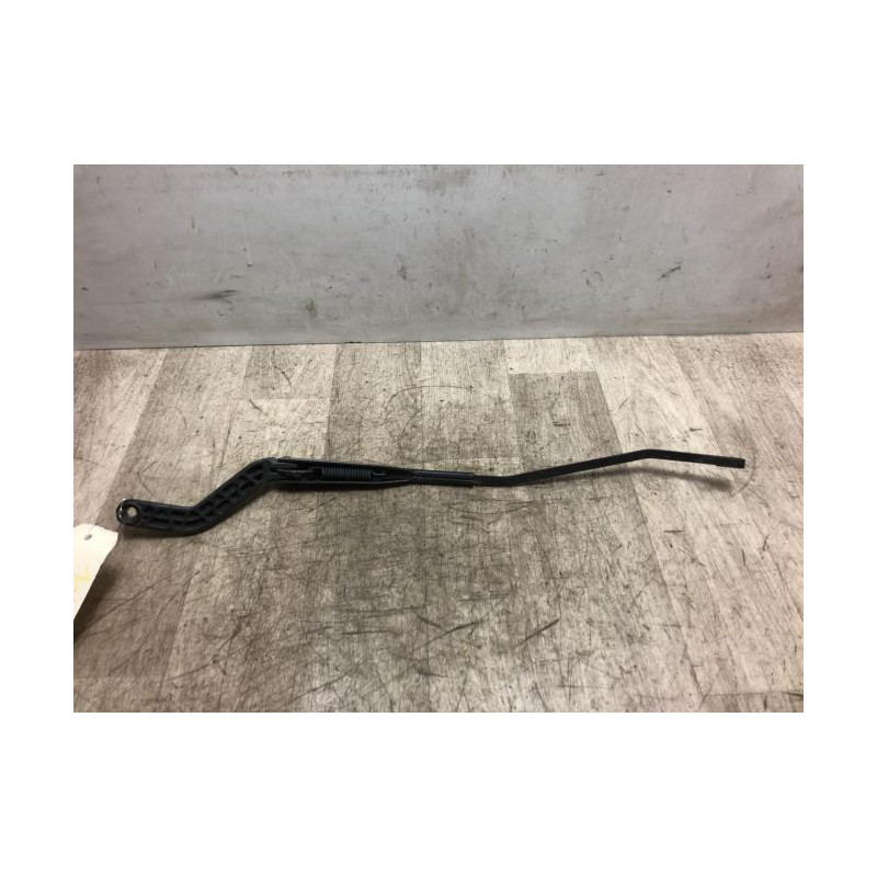 Bras essuie glace avant droit PEUGEOT 106 PHASE 1 d’occasion