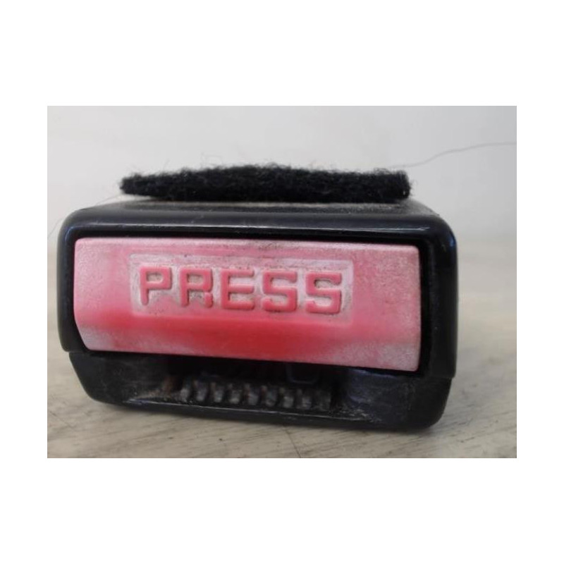 Attache ceinture avant droit TOYOTA IQ d’occasion