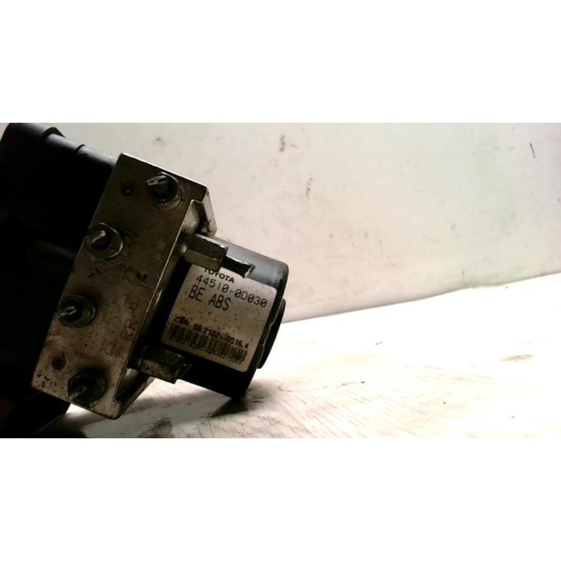Bloc ABS (freins anti-blocage) TOYOTA YARIS 2 PHASE 1 d’occasion
