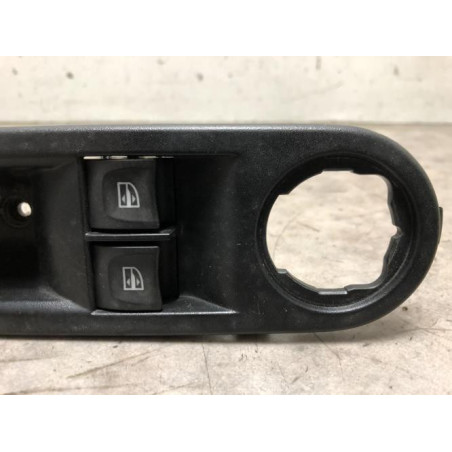 Interrupteur de leve vitre avant gauche RENAULT TWINGO 3 PHASE 1 d’occasion