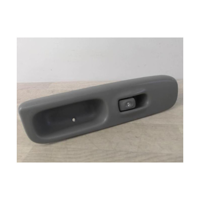 Interrupteur de leve vitre avant droit RENAULT TWINGO 1 PHASE 3 d’occasion