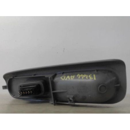 Interrupteur de leve vitre avant droit RENAULT TWINGO 1 PHASE 3 d’occasion