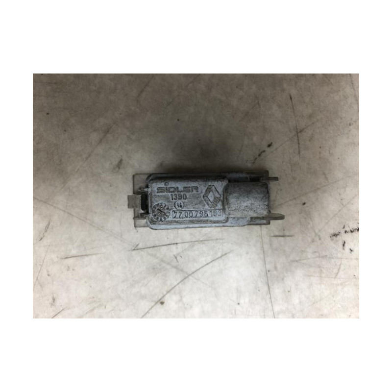 Eclairage de plaque RENAULT  d’occasion
