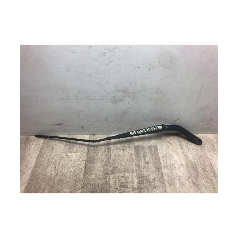 Bras essuie glace avant droit RENAULT TWINGO 3 PHASE 1 d’occasion