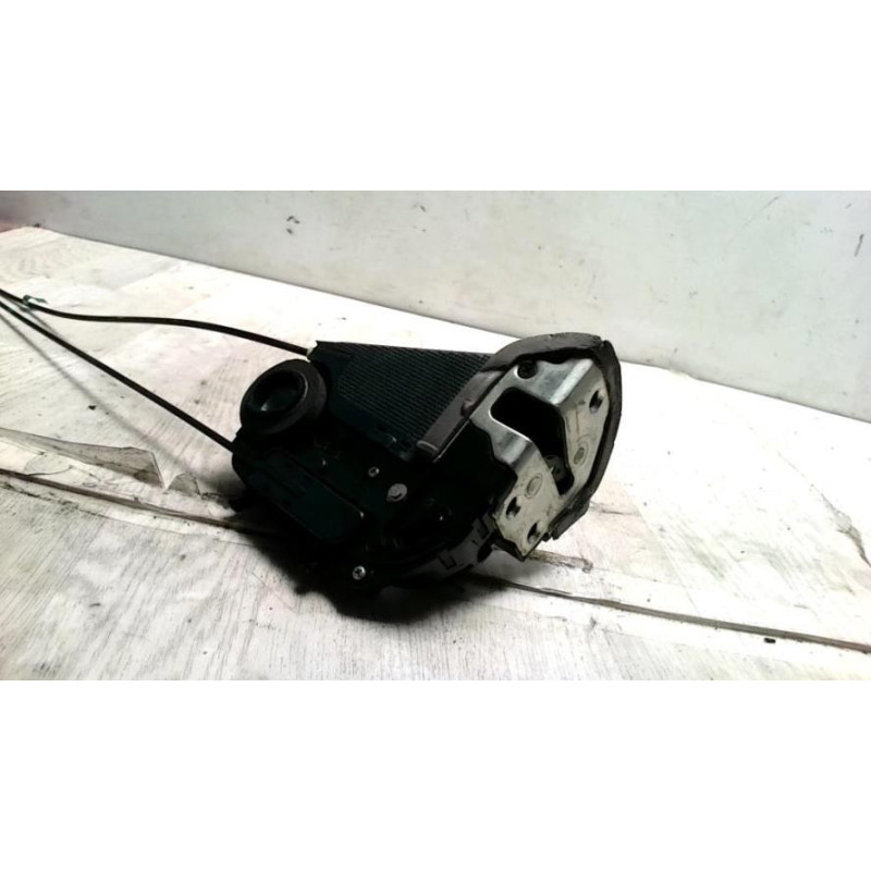 Serrure arriere droit TOYOTA YARIS 2 PHASE 1 d’occasion