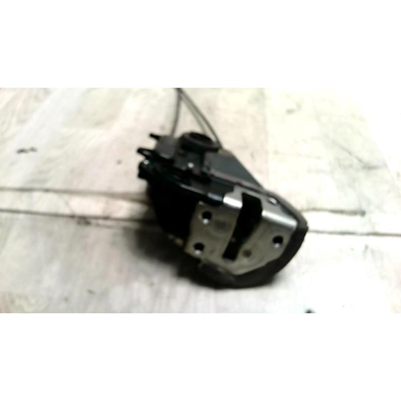Serrure arriere droit TOYOTA YARIS 2 PHASE 1 d’occasion