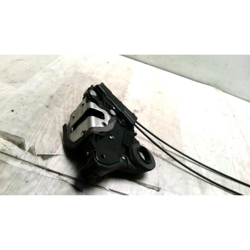 Serrure avant droit TOYOTA YARIS 2 PHASE 1 d’occasion