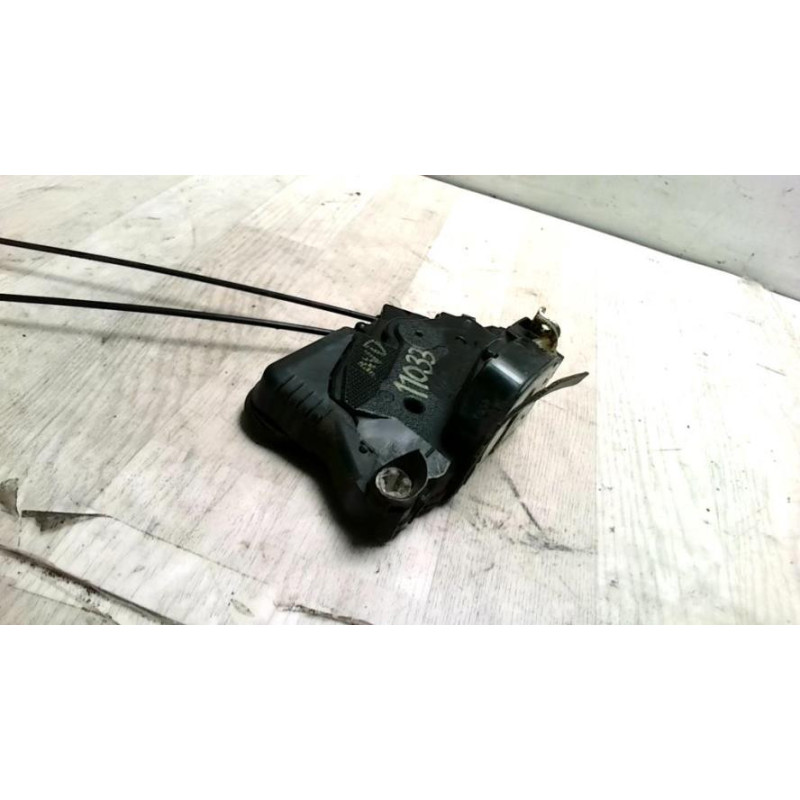 Serrure avant droit TOYOTA YARIS 2 PHASE 1 d’occasion
