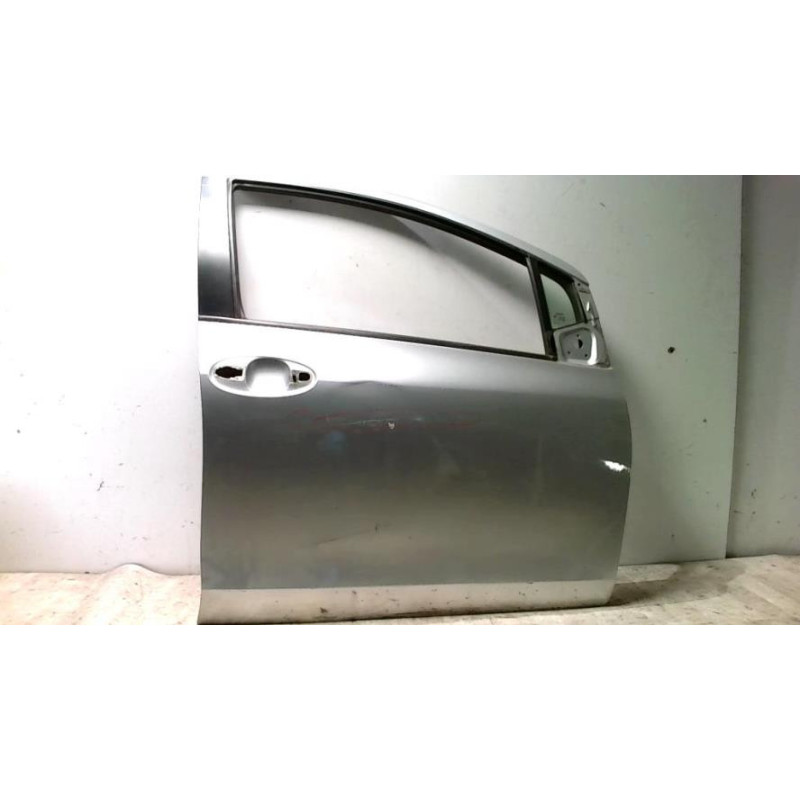 Porte avant droit TOYOTA YARIS 2 PHASE 1 d’occasion
