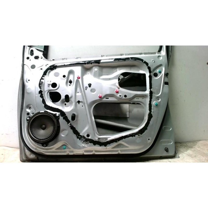Porte avant droit TOYOTA YARIS 2 PHASE 1 d’occasion