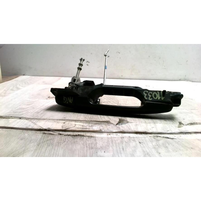 Poignee porte avant gauche TOYOTA YARIS 2 PHASE 1 d’occasion