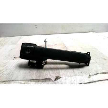 Poignee porte avant gauche TOYOTA YARIS 2 PHASE 1 d’occasion