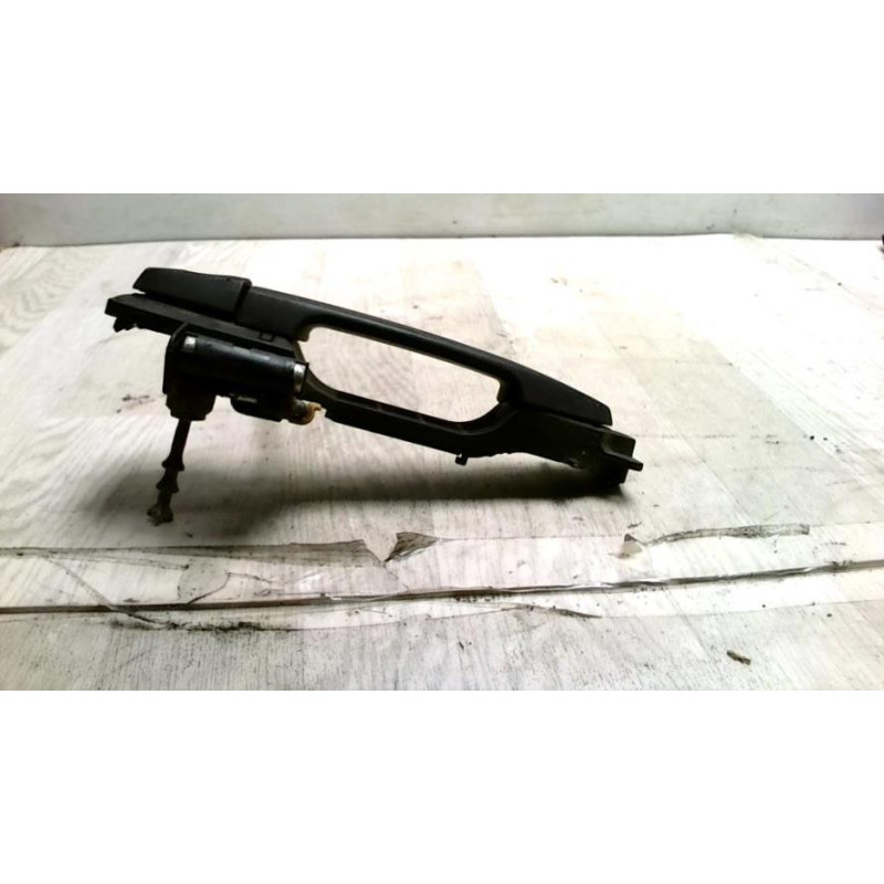 Poignee porte avant gauche TOYOTA YARIS 2 PHASE 1 d’occasion