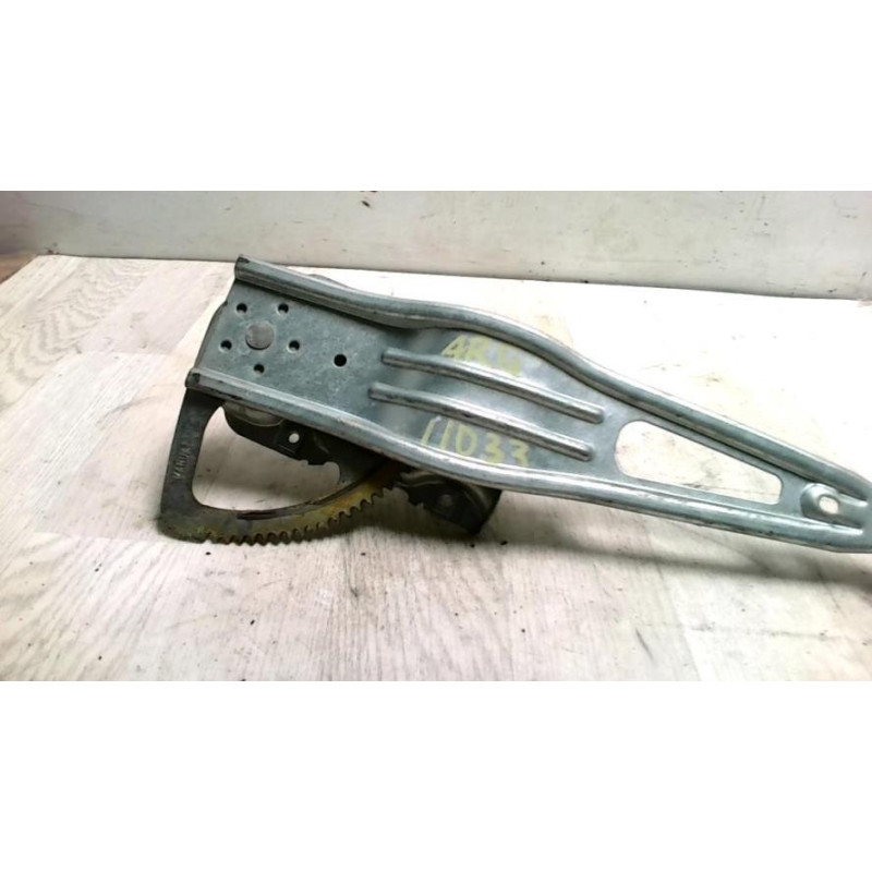 Leve vitre mecanique arriere gauche TOYOTA YARIS 2 PHASE 1 d’occasion