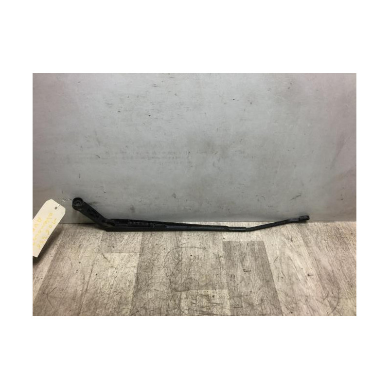 Bras essuie glace avant droit TOYOTA AVENSIS 2 PHASE 1 d’occasion