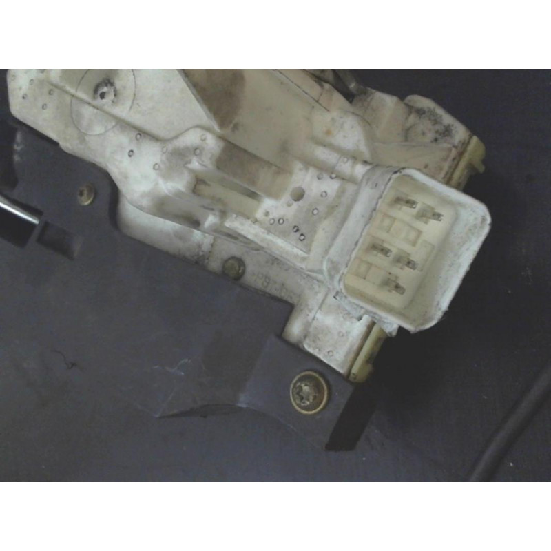 Serrure avant droit FORD FOCUS d’occasion