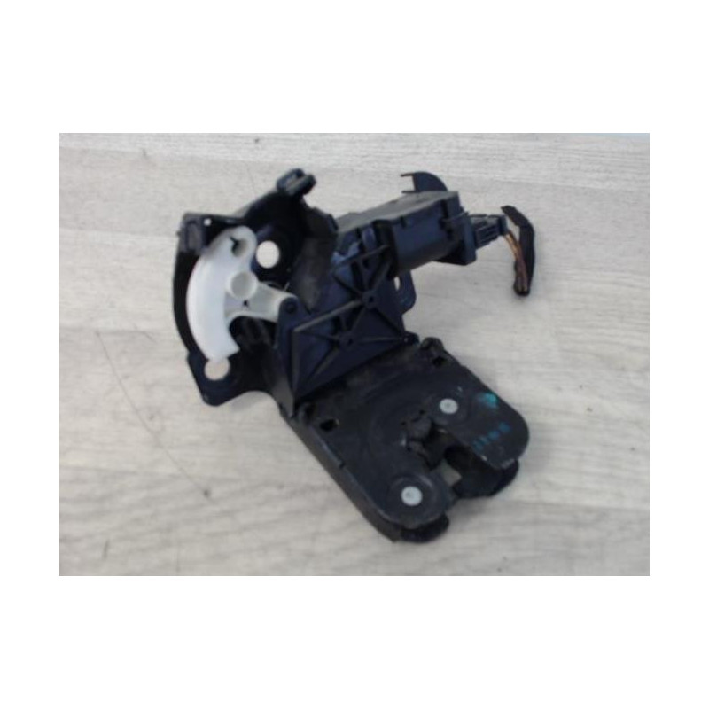 Serrure de hayon AUDI A4 2 AVANT PHASE 2 BREAK d’occasion