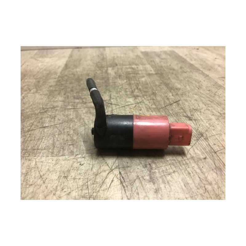 Pompe lave glace avant TOYOTA YARIS 2 PHASE 1 d’occasion