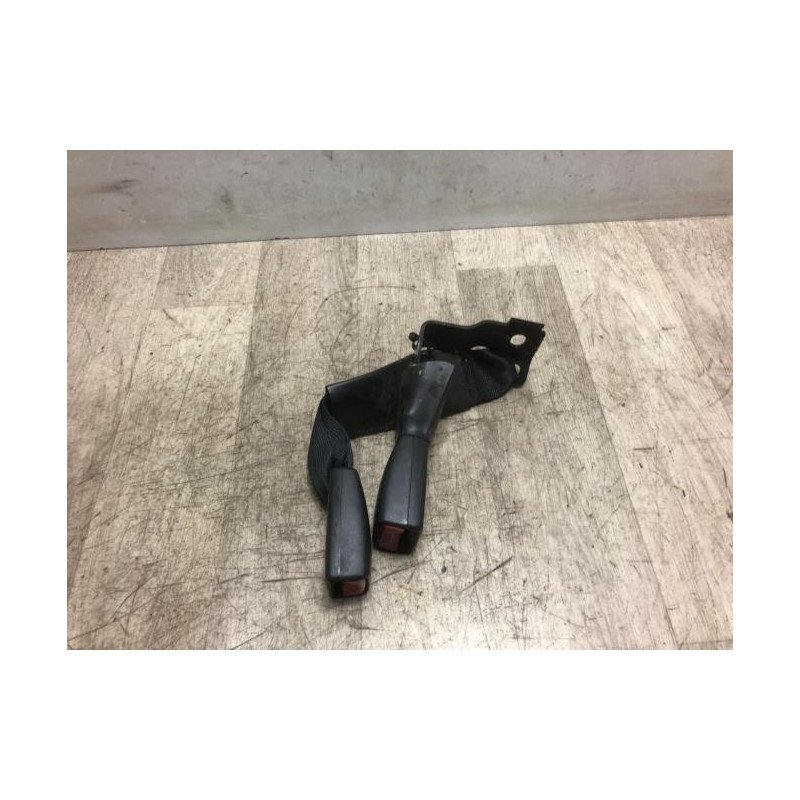 Attache ceinture arriere gauche TOYOTA AVENSIS 2 PHASE 1 d’occasion