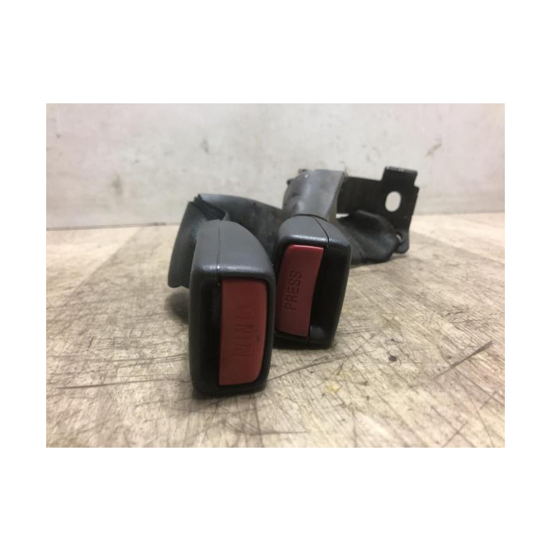 Attache ceinture arriere gauche TOYOTA AVENSIS 2 PHASE 1 d’occasion