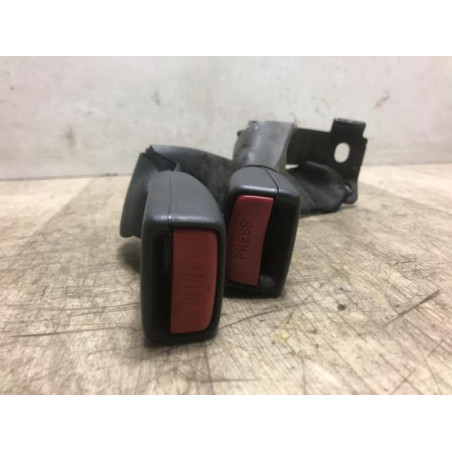 Attache ceinture arriere gauche TOYOTA AVENSIS 2 PHASE 1 d’occasion