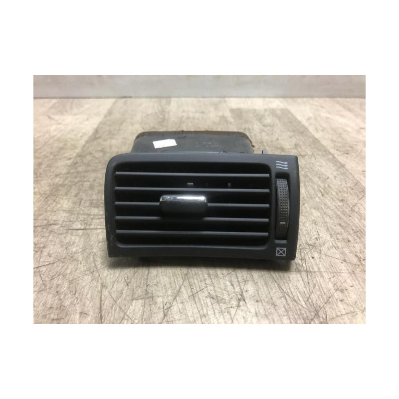 Aerateur tableau de bord avant droit TOYOTA AVENSIS 2 PHASE 1 d’occasion