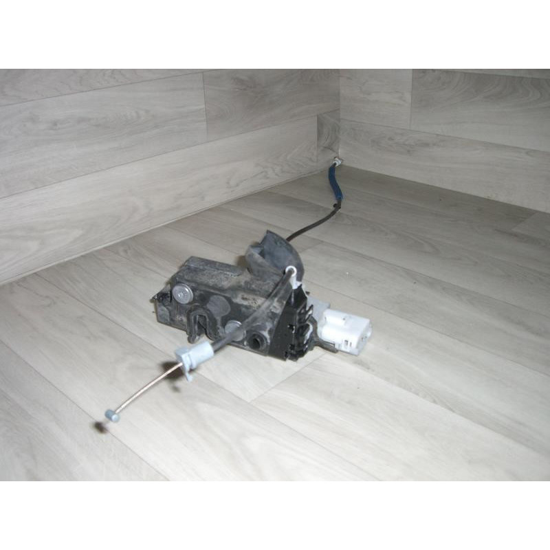 Serrure arriere droit PEUGEOT 407 PHASE 1 d’occasion