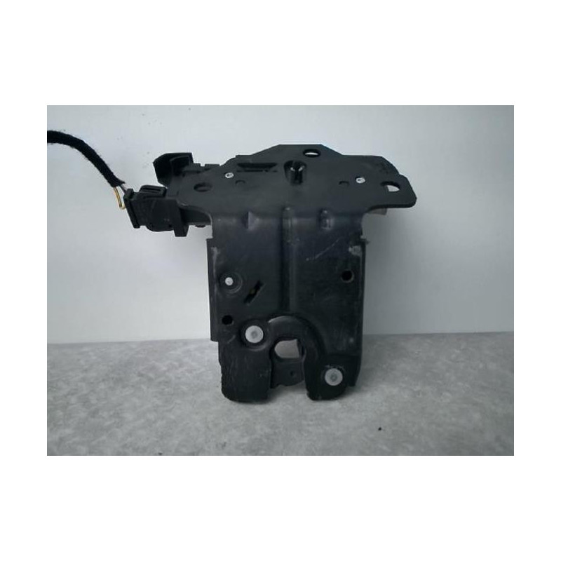 Serrure de hayon AUDI A4 2 AVANT PHASE 2 BREAK d’occasion
