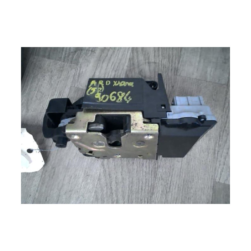Serrure arriere droit CITROEN XSARA PHASE 1 BREAK d’occasion