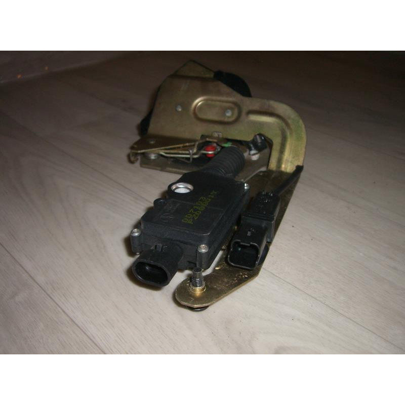 Serrure de porte laterale gauche PEUGEOT 807 d’occasion