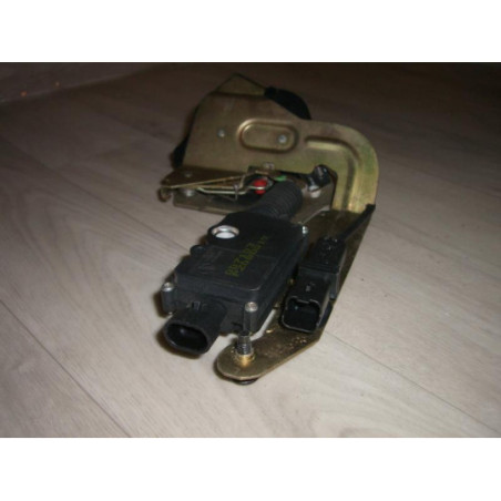 Serrure de porte laterale gauche PEUGEOT 807 d’occasion