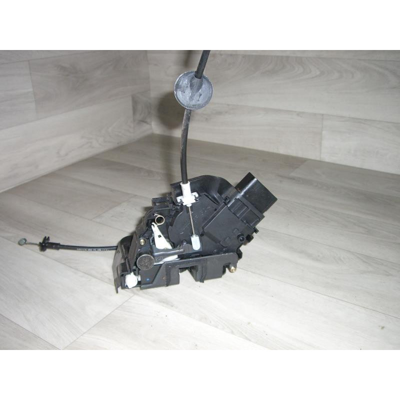 Serrure arriere gauche FORD FOCUS 2 PHASE 1 d’occasion