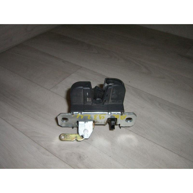 Serrure de hayon VOLKSWAGEN POLO 4 PHASE 1 d’occasion