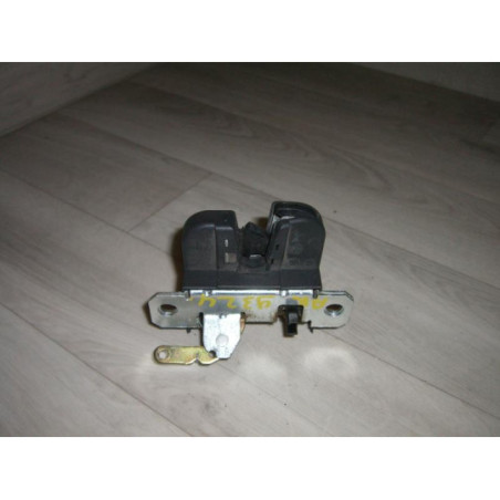 Serrure de hayon VOLKSWAGEN POLO 4 PHASE 1 d’occasion
