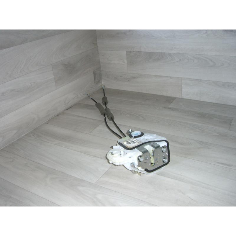 Serrure arriere droit HONDA CIVIC 7 PHASE 1 d’occasion