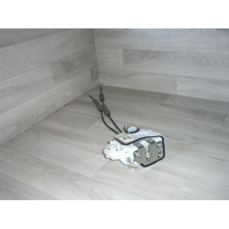 Serrure arriere droit HONDA CIVIC 7 PHASE 1 d’occasion