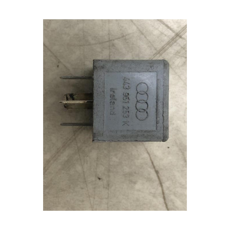 Relais electrique AUDI  d’occasion